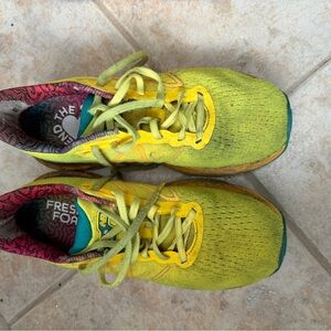 New balance foam running shoes